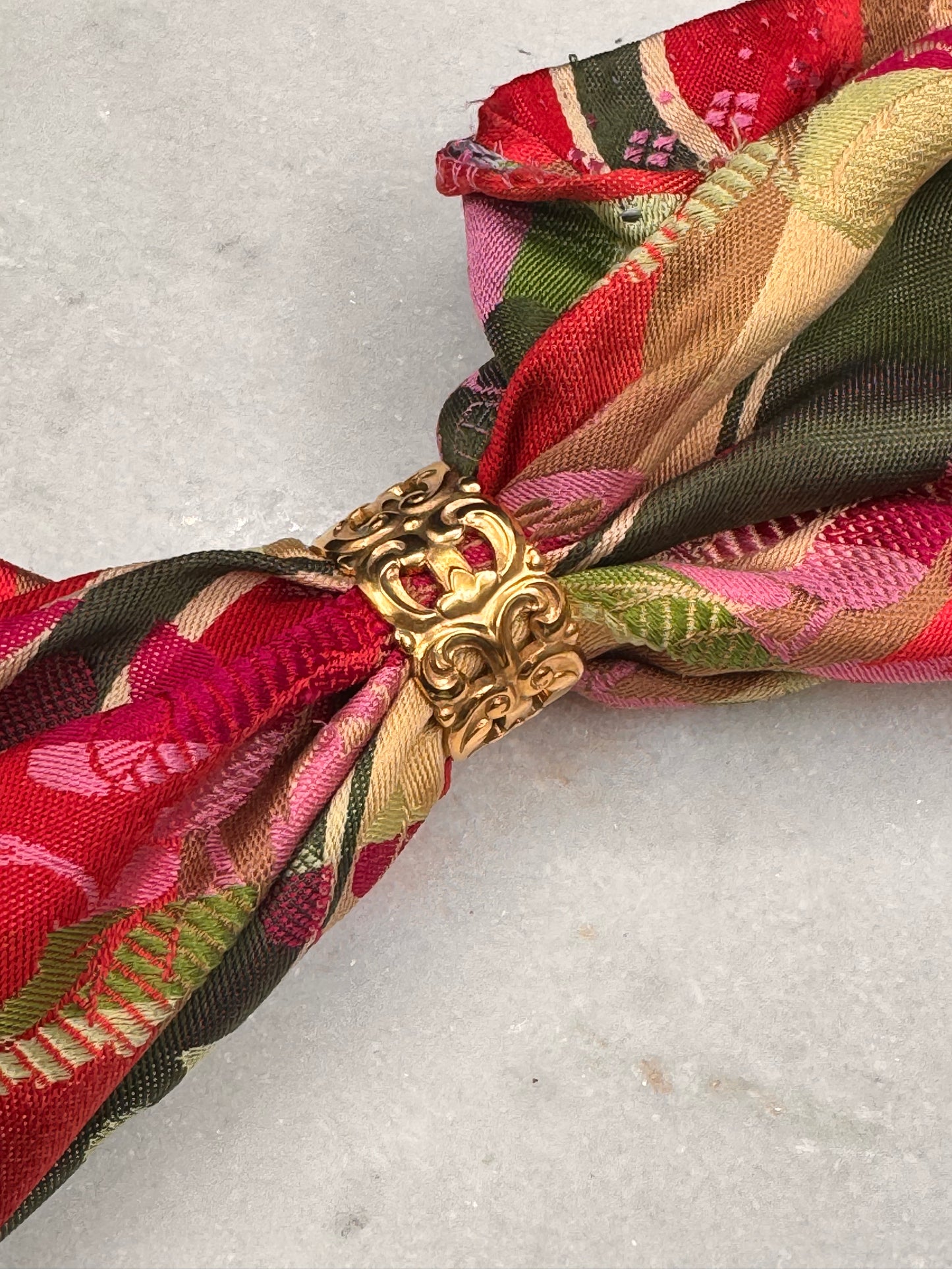 Vintage Skjerfring «antikk kloster» Gull