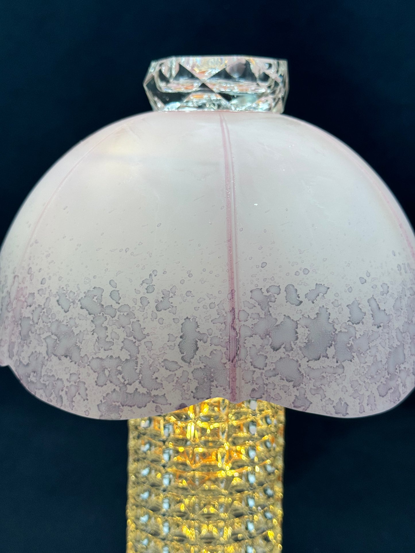 Vintage lyslenkelampe med rosa kuppel
