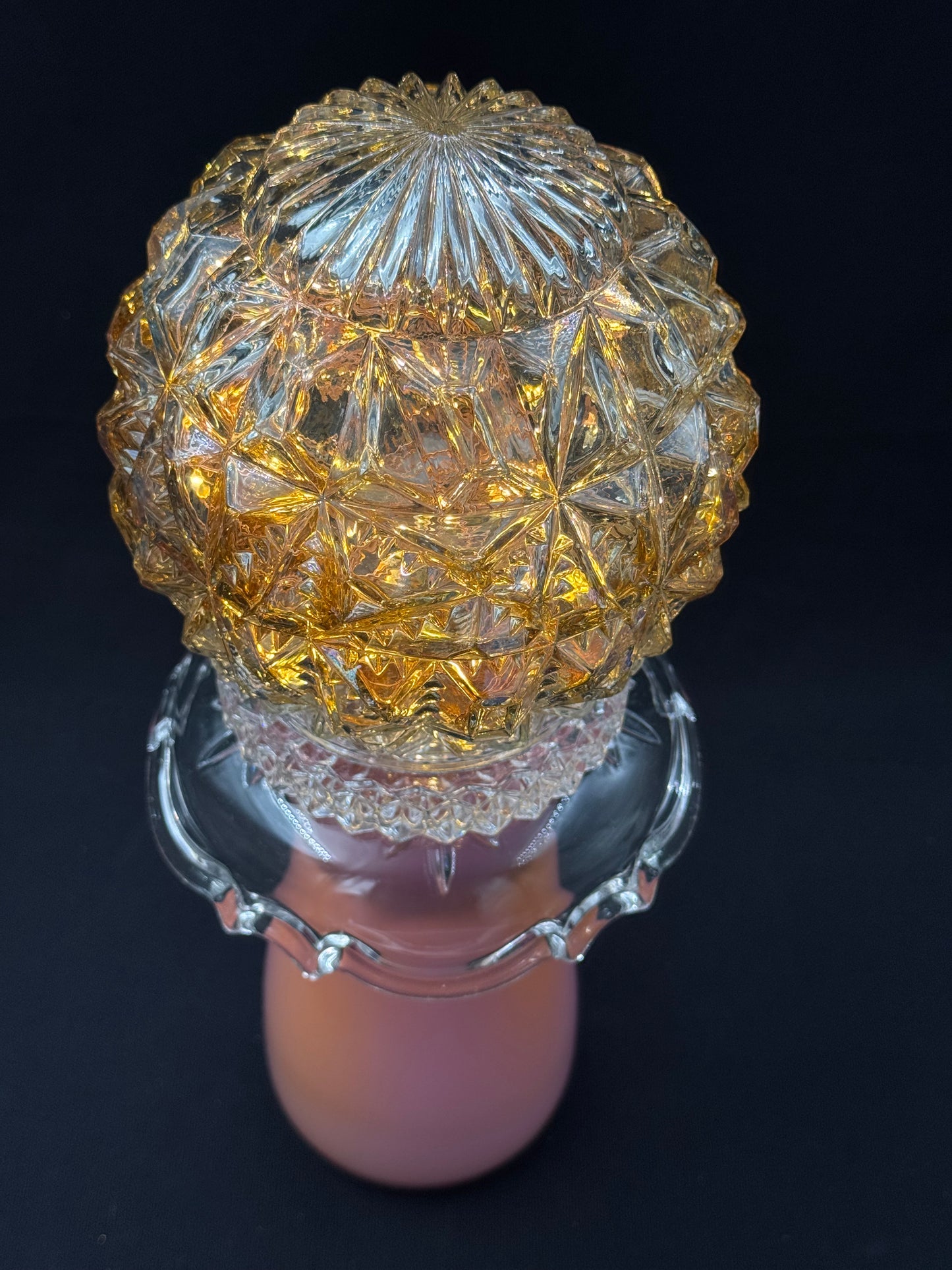 Vintage Diamantlampe med pastell rosa og hint av oransje fot og amber kuppel