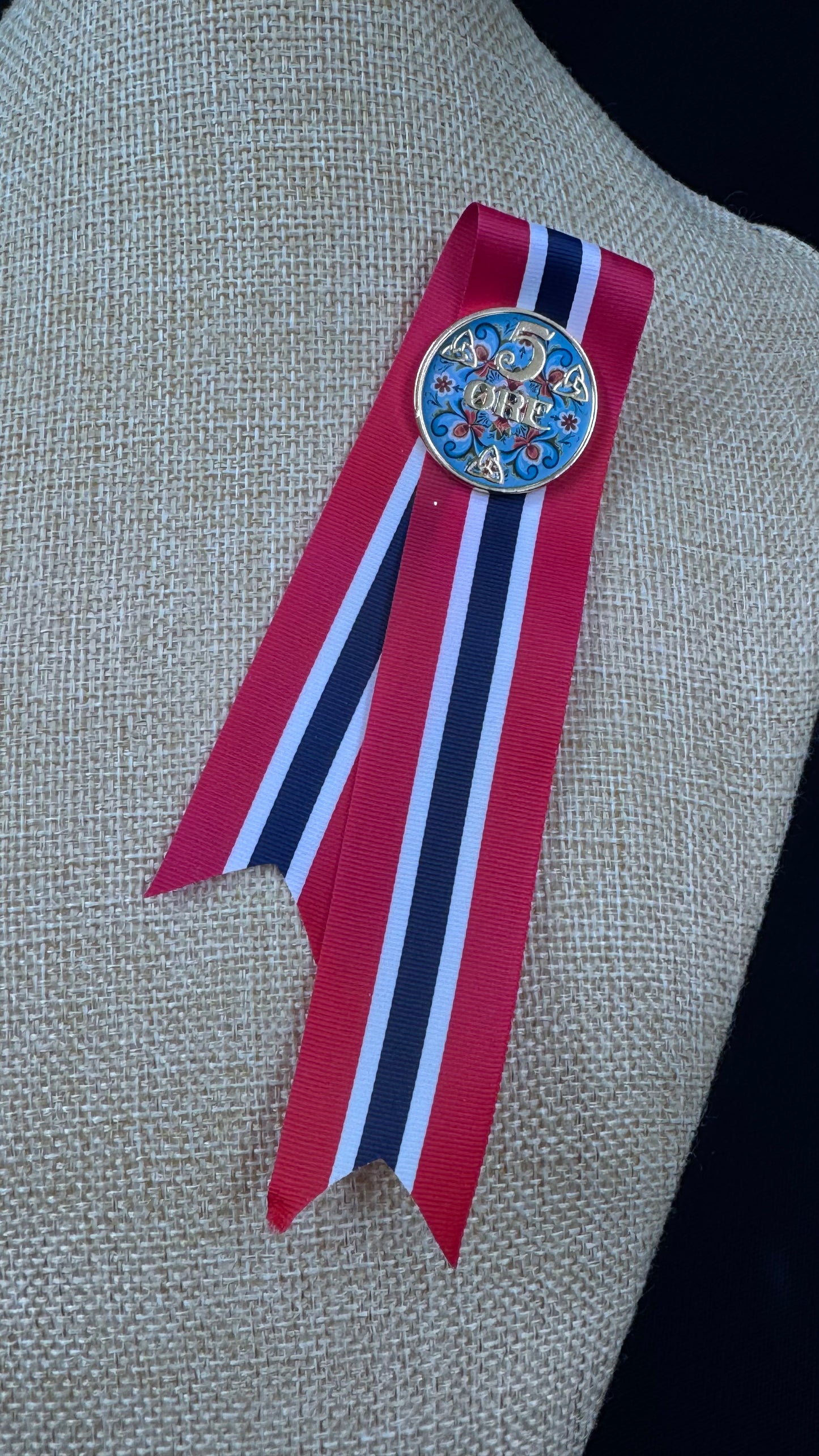 Vintage 17 Mai sløyfe Rosemalt 5 øring - samlermynt