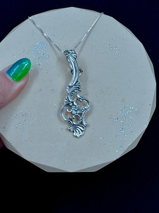 Vintage sølvsmykke «Oldemor»