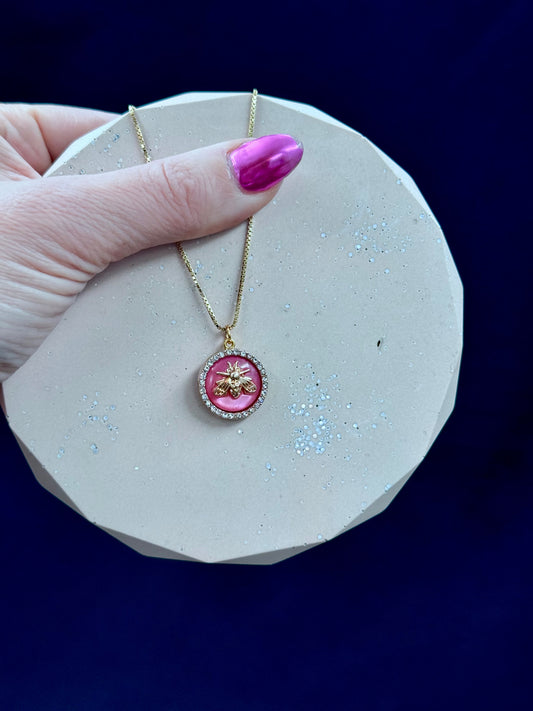 Vintage Gucci smykke lite rosa med bie i gull