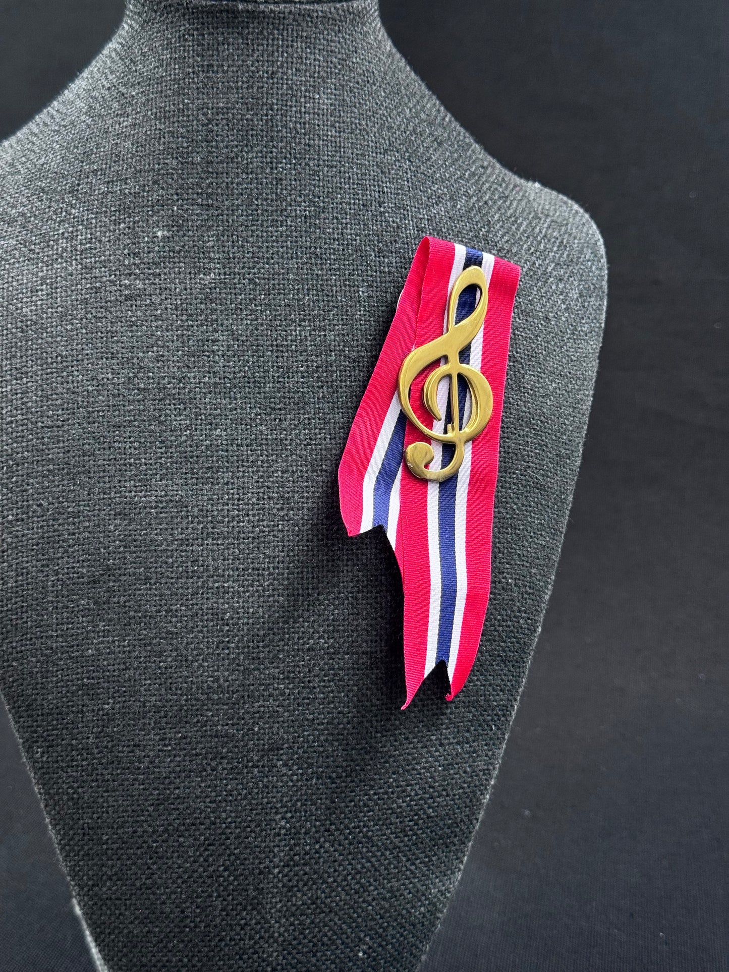 Vintage 17 Mai sløyfe- Gullfarget G-nøkkel