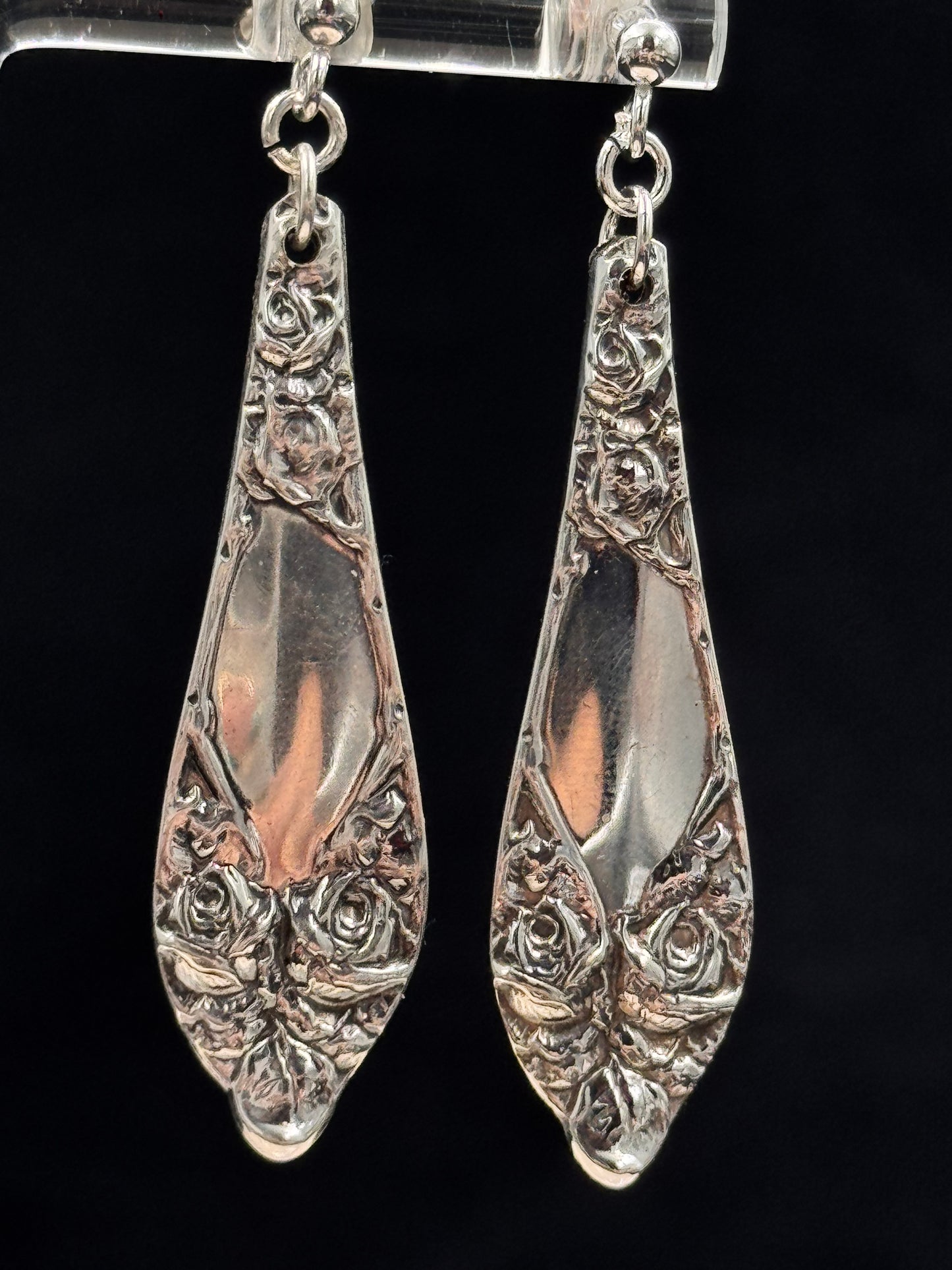 Vintage øredobb i sølvmønster «Opphøyd rose»