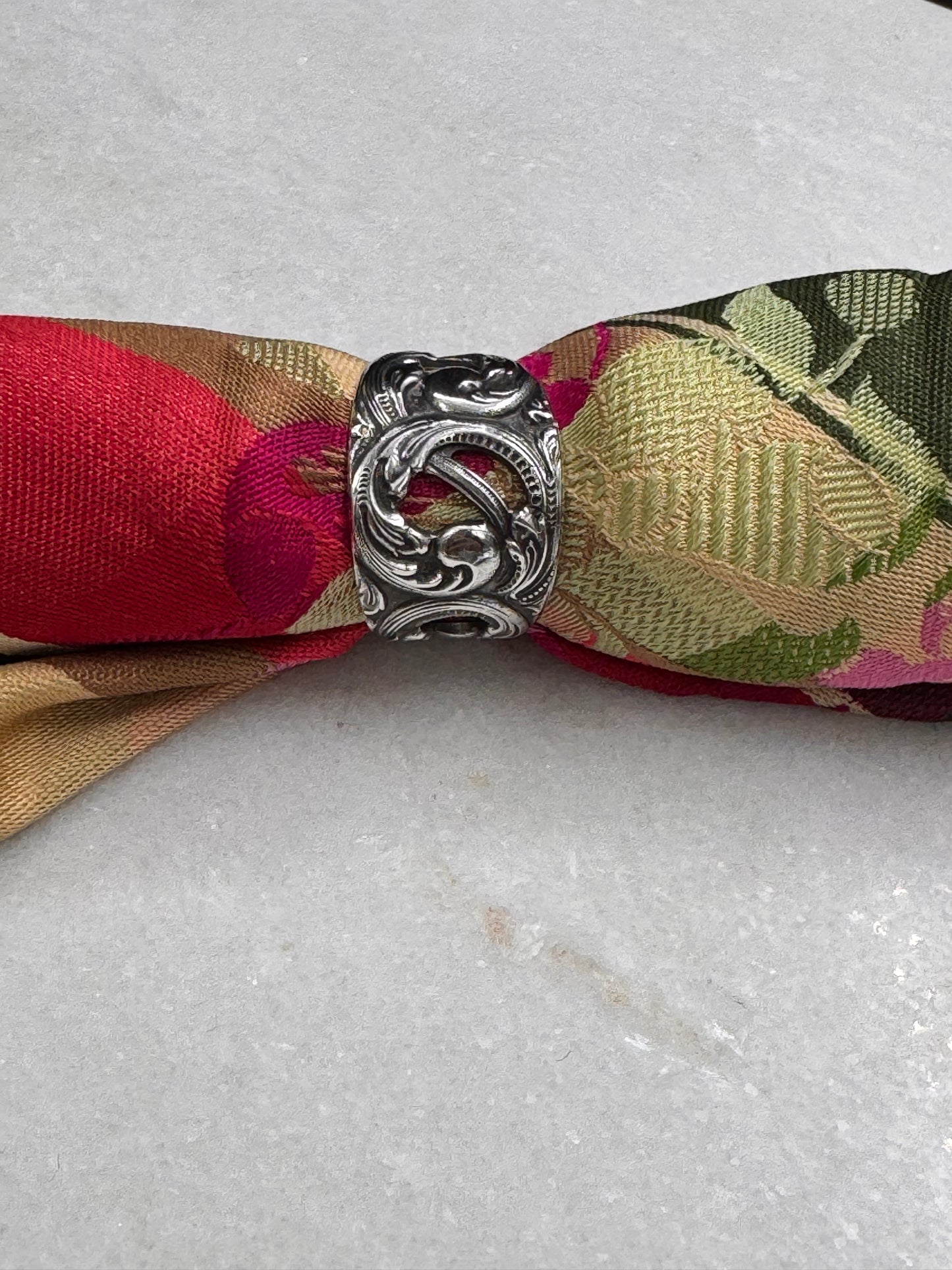 Vintage Skjerfring «Rokokko Hardanger» stor oksidert