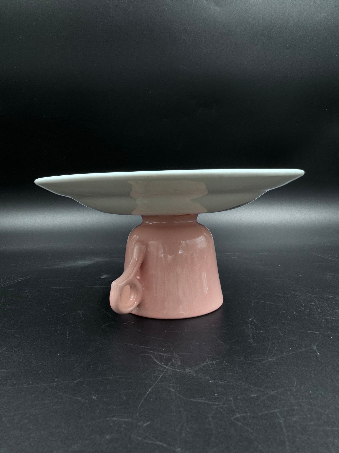 Vulvakunst fat i babyblå med stor diamant og rosa fot