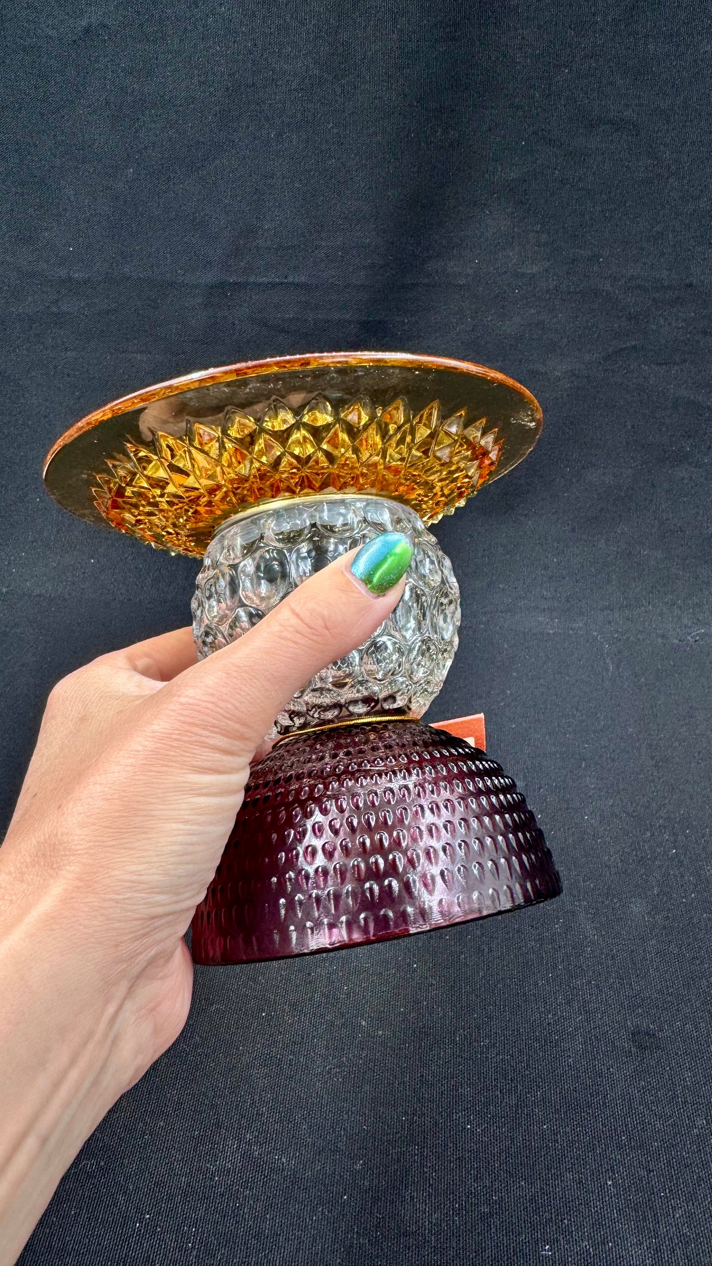 Mini Solcellelampe med lilla fot og glassfat med gullkant