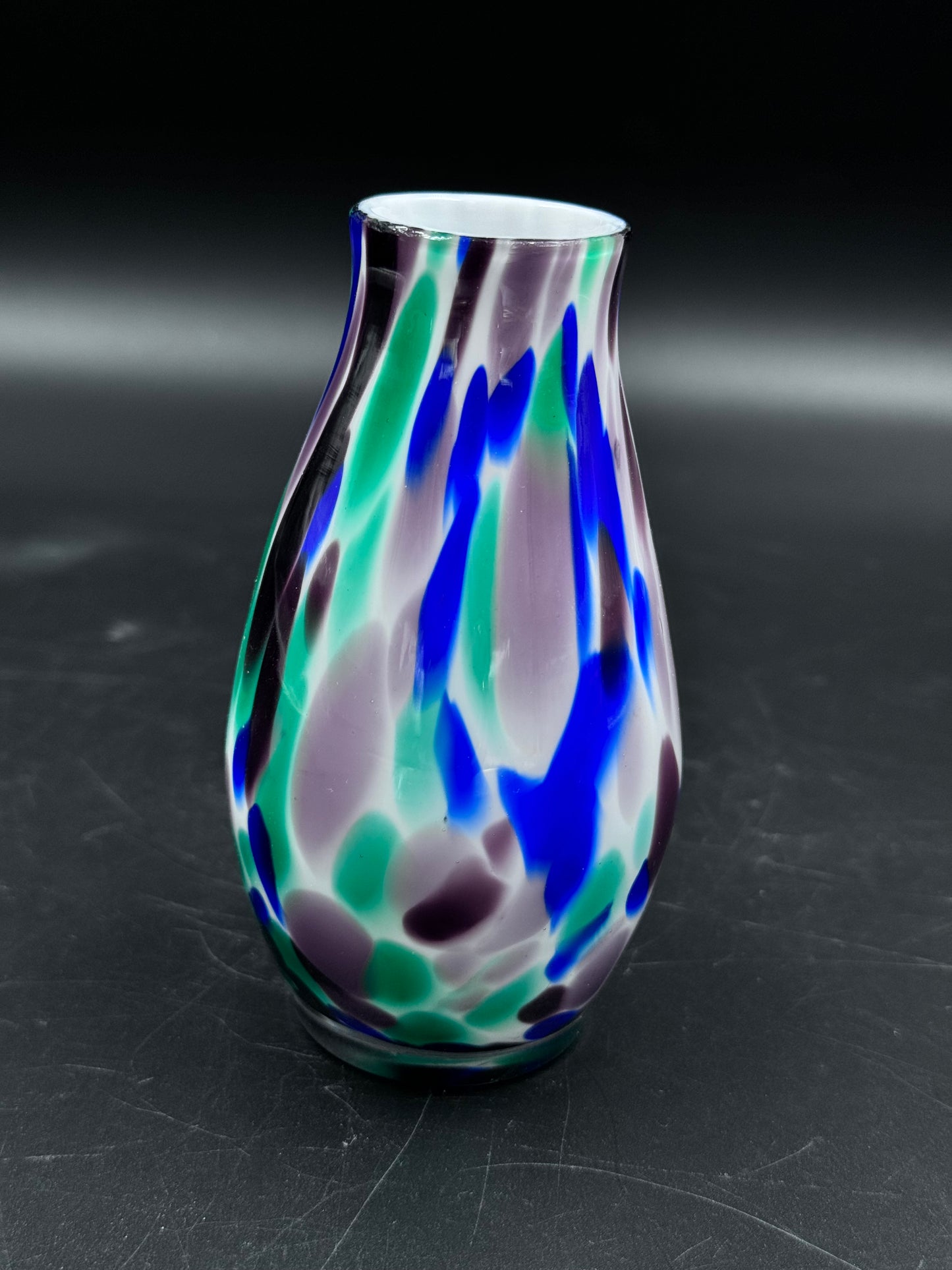 Vintage vase hvit, lilla, grønn, blå
