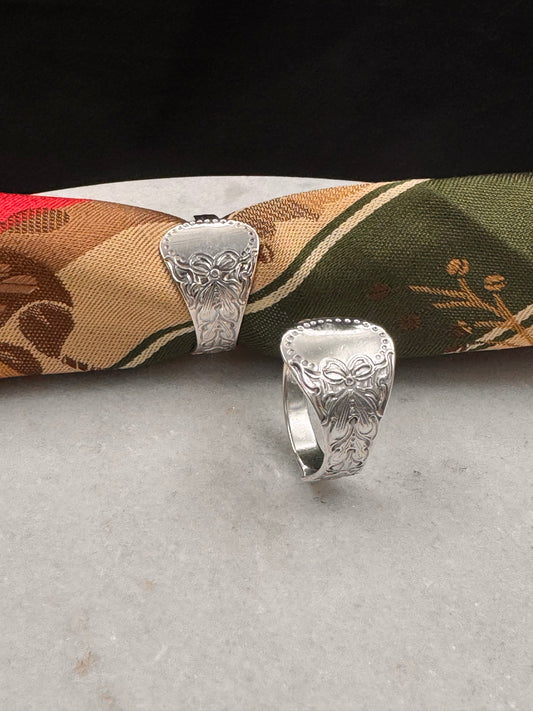 Bestilling/reservert! Vintage Skjerfring eget sølv