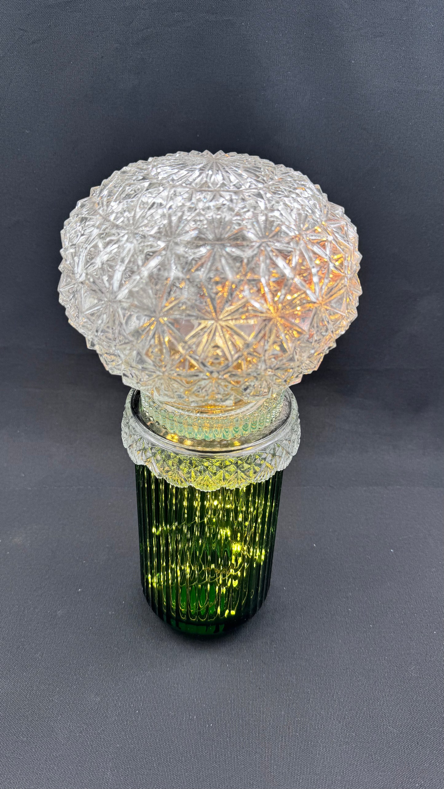 Vintage Diamantlampe grønn fot og klar/mønstret kuppel