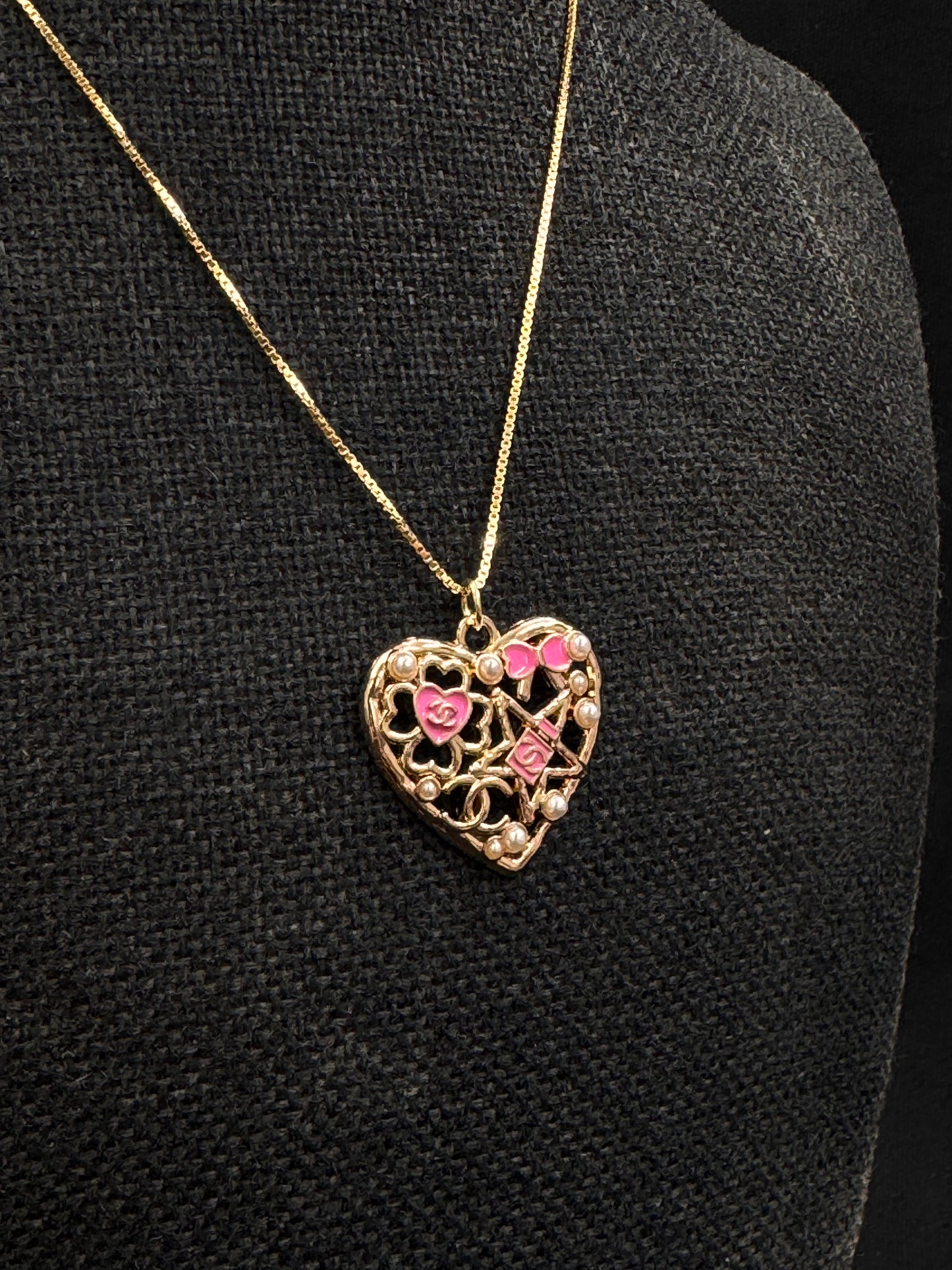 Vintage Chanel smykke stort hjerte i gull og rosa