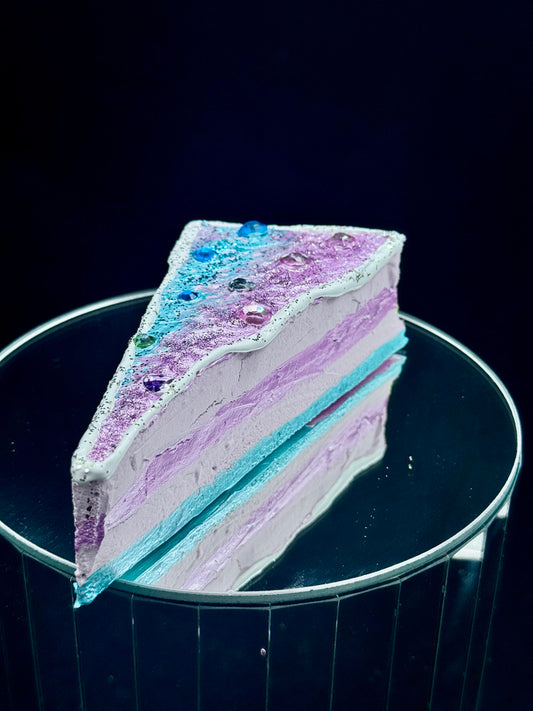 Stort kakestykke havfrue-krem og glitter