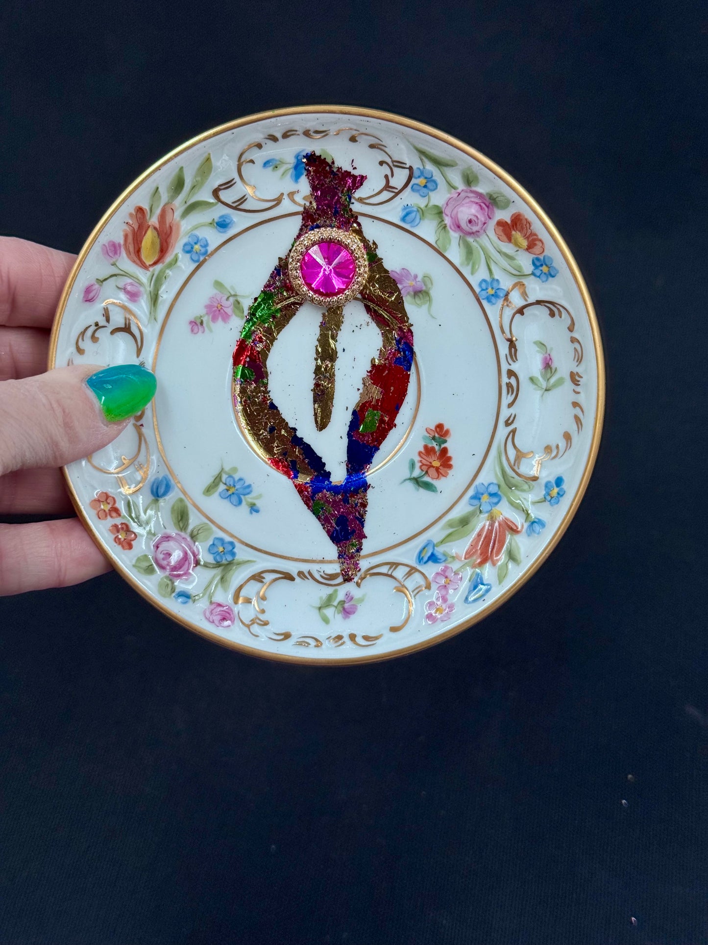 Vulvakunst med fargerike blimster og med fargefest-Vulva cerise diamant