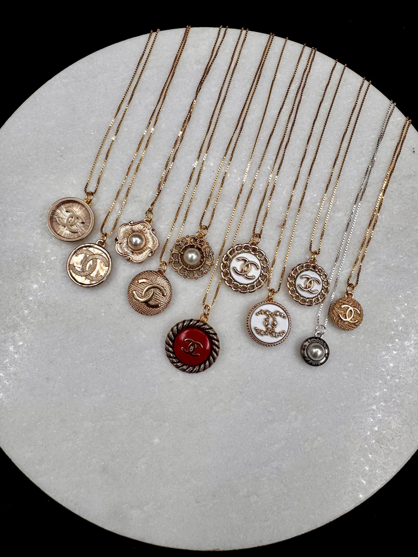 Vintage Chanel smykke gull og hvitt med stener i CC logo