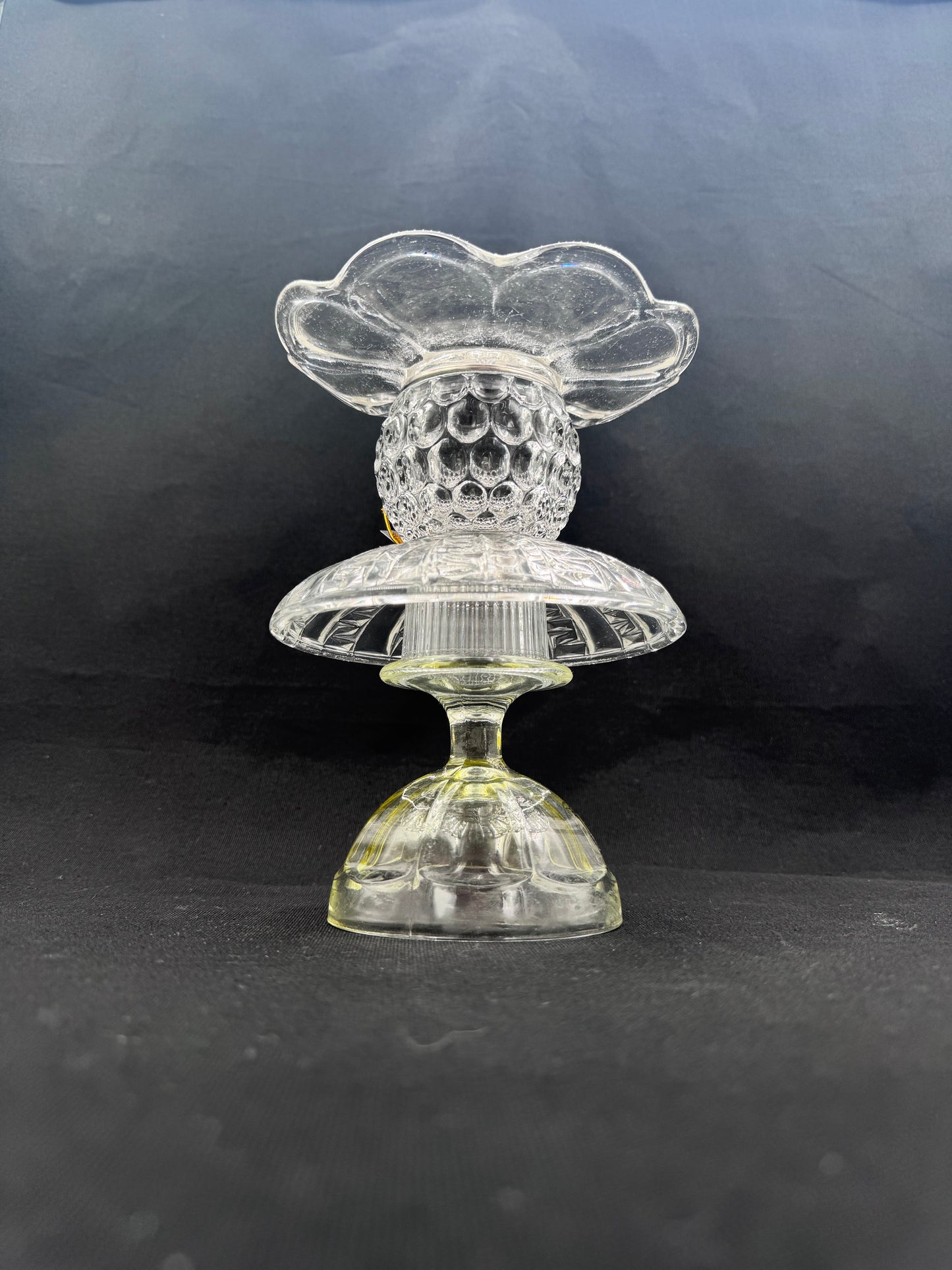 Mini Solcellelampe med lysegul fot og glassfat
