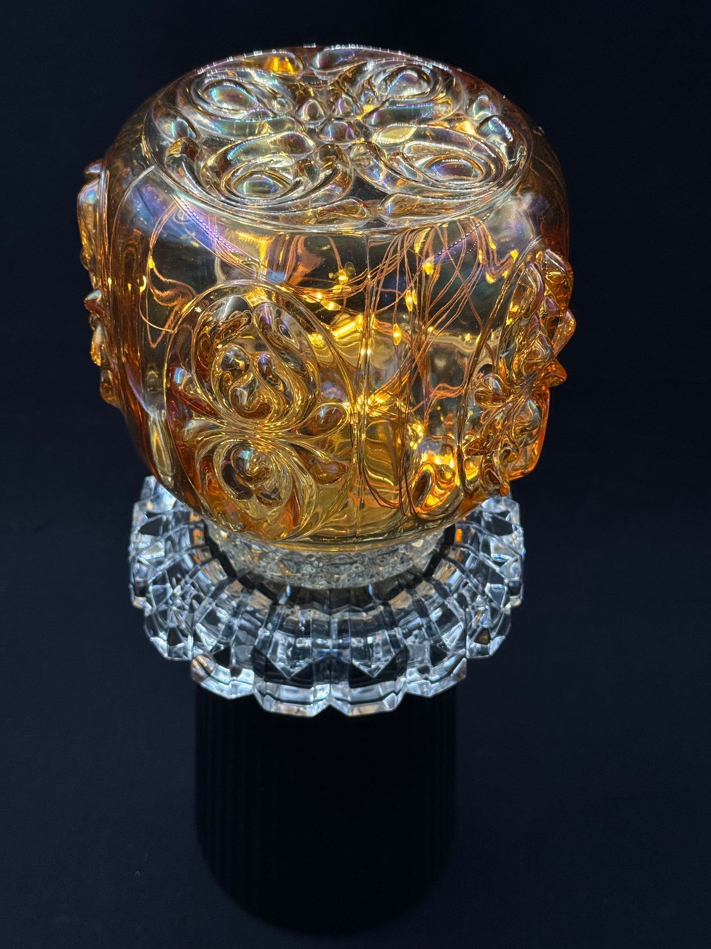 Vintage Diamantlampe med svart fot og amber kuppel