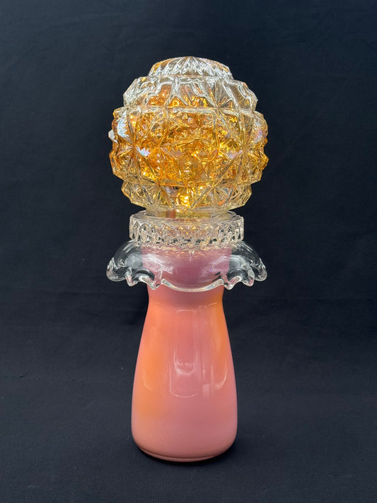 Vintage Diamantlampe med pastell rosa og hint av oransje fot og amber kuppel