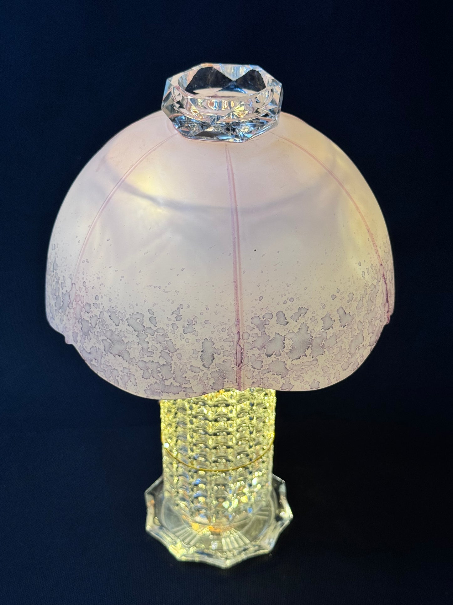 Vintage lyslenkelampe med rosa kuppel