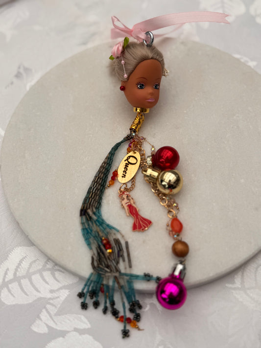 Vintage Barbie julekule «Blondine med rosa blomst i håret og rosa silkesnor»