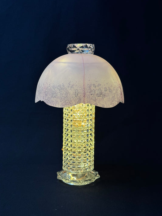 Vintage lyslenkelampe med rosa kuppel