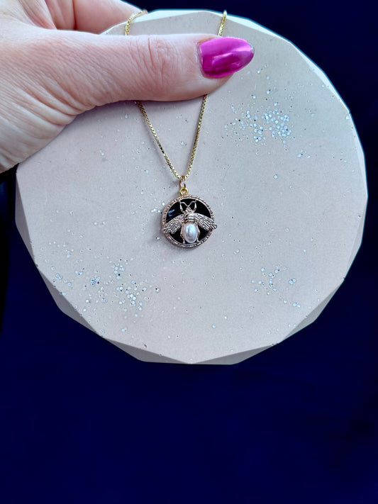 Vintage Gucci smykke lite svart med bie i gull