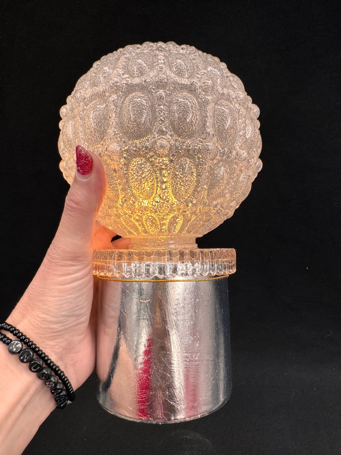 Vintage batterilampe med sølvfot