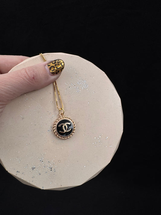 Vintage Chanel smykke gull og svart