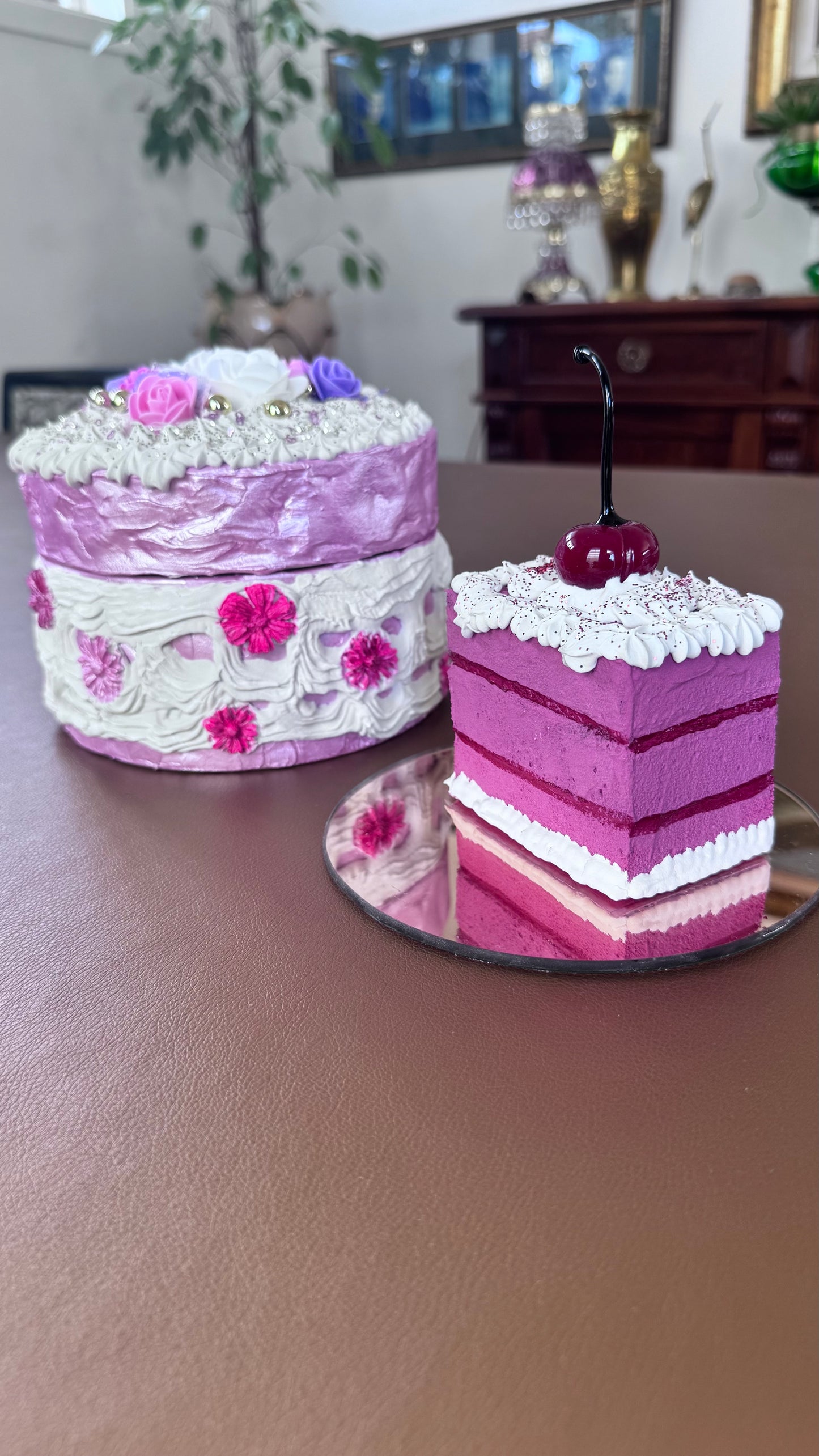 Bestilling! Stor kake og et kakestykke