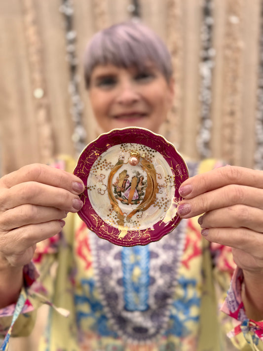 Vulvakunst mørkerosa fat og champagnefarget perle