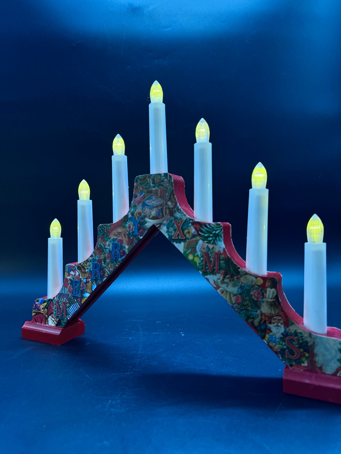 Adventstake med gamle juleglansbilder