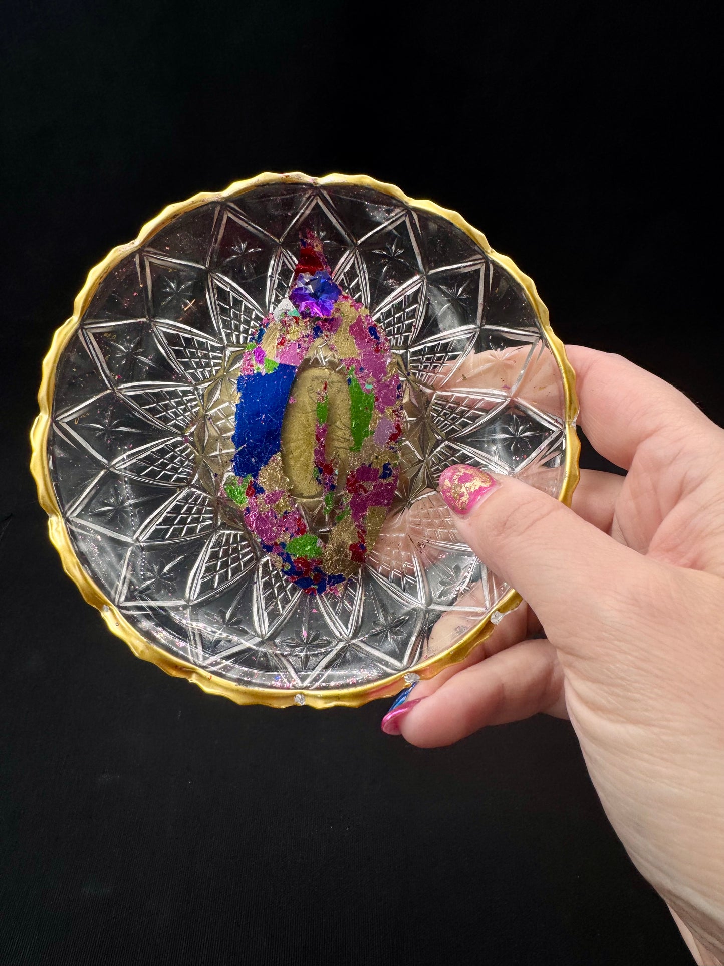 Vulvakunst klart glass og gullkant med fargefest-Vulva diamant