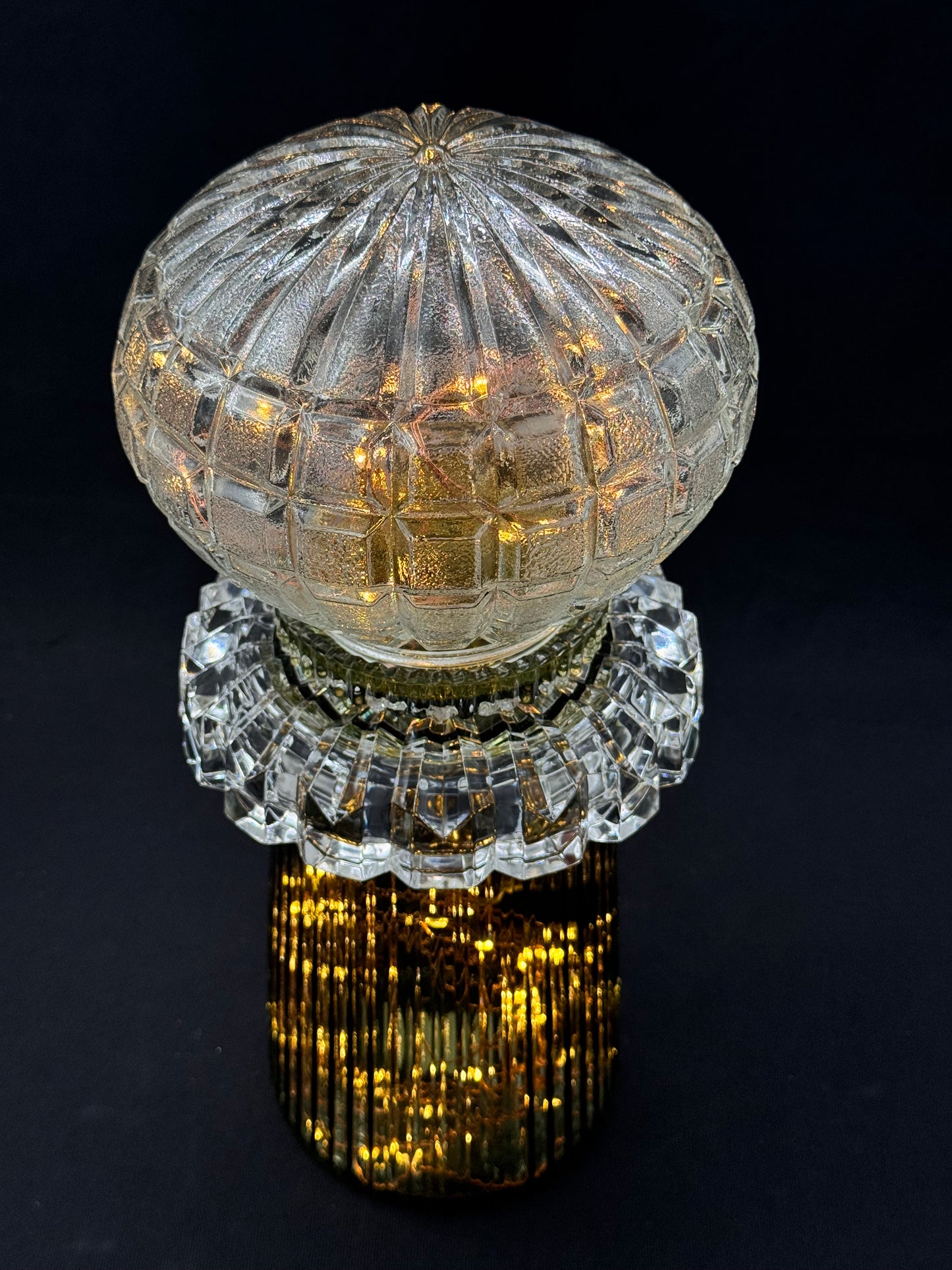 Vintage Diamantlampe lysegrønn fot og firkantet mønstret kuppel