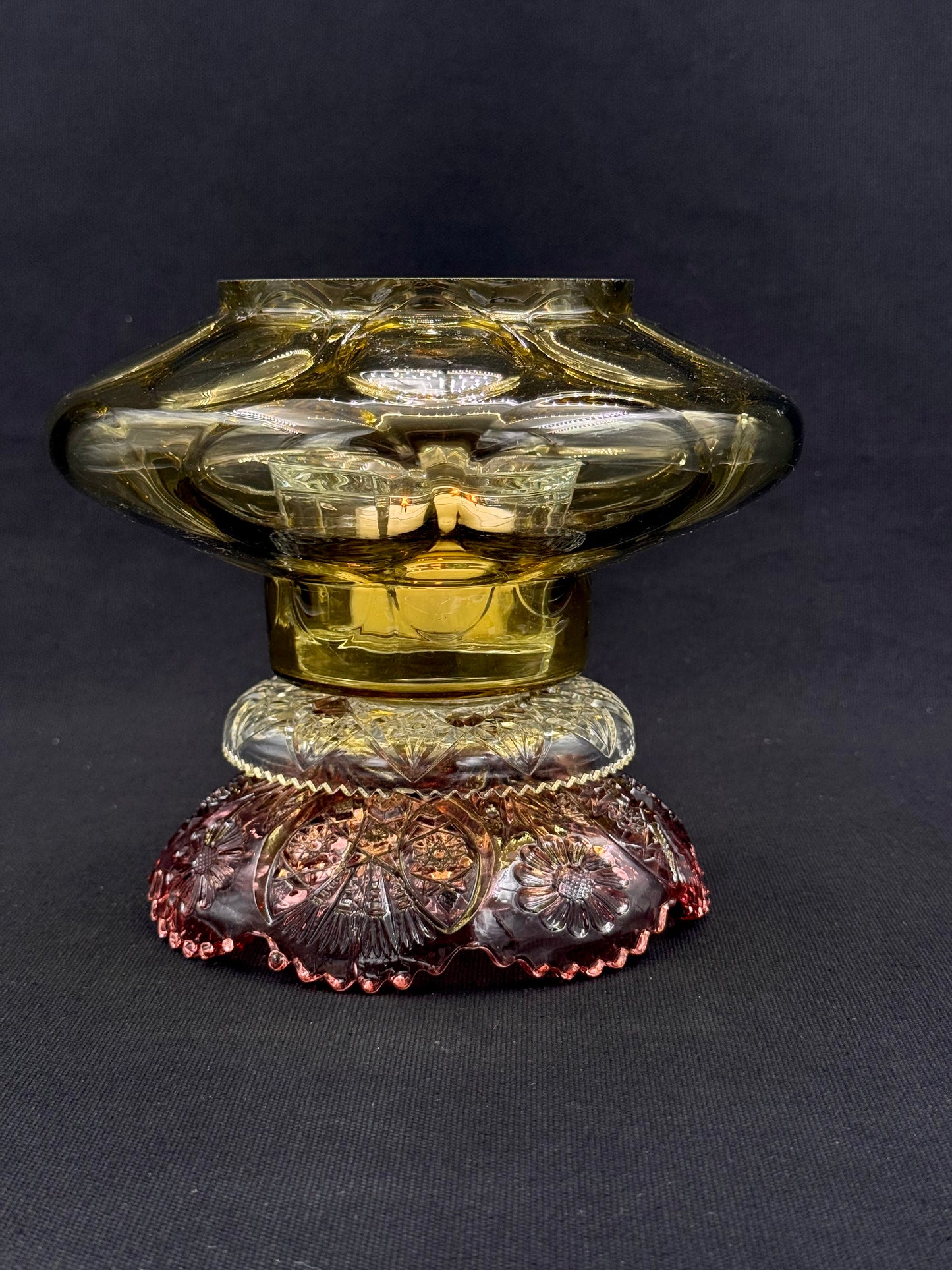 Vintage lyslykt med grønn kuppel og lilla fot