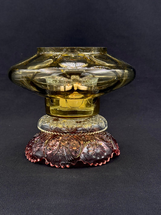 Vintage lyslykt med grønn kuppel og lilla fot