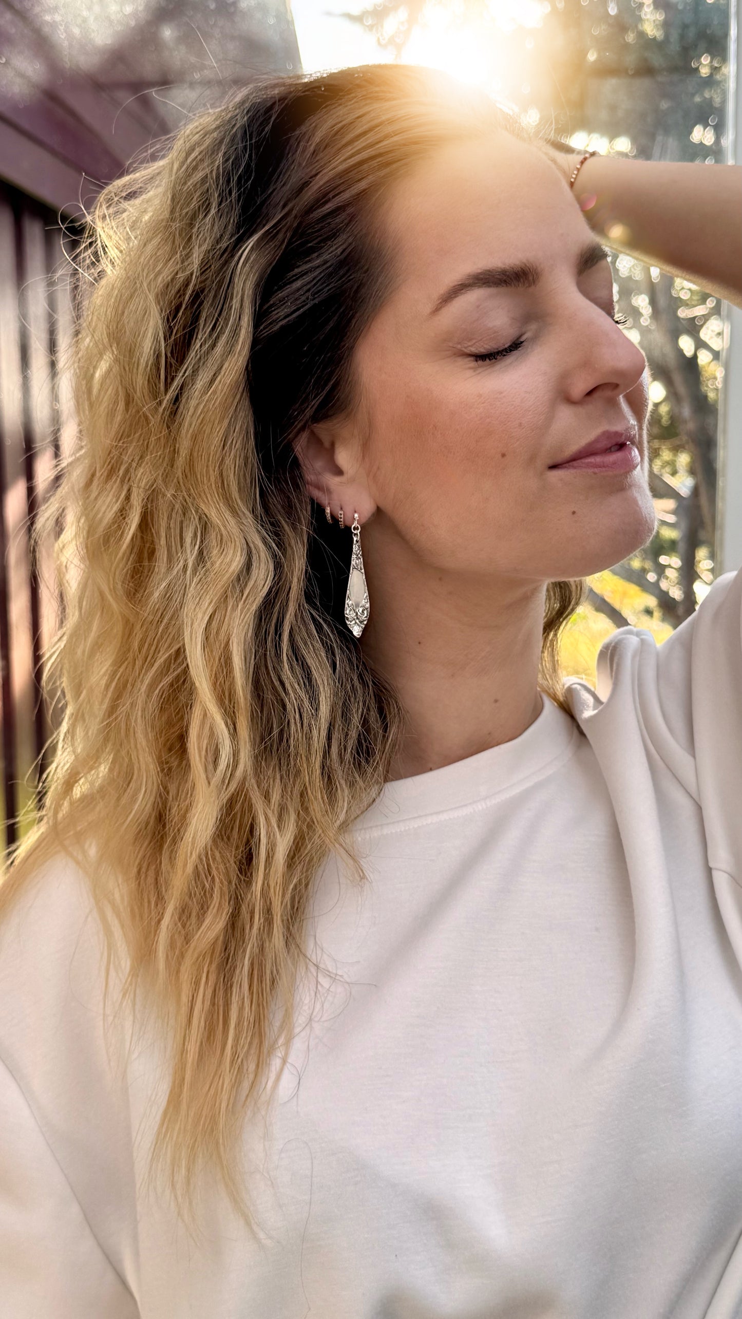 Vintage øredobb i sølvmønster «Opphøyd rose»