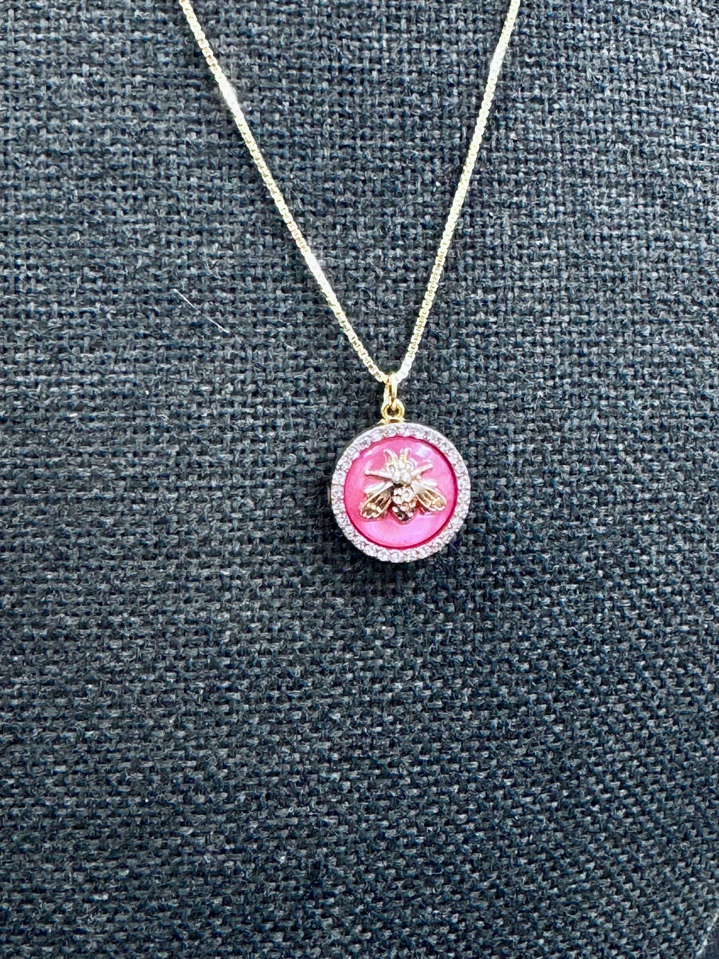 Vintage Gucci smykke lite rosa med bie i gull