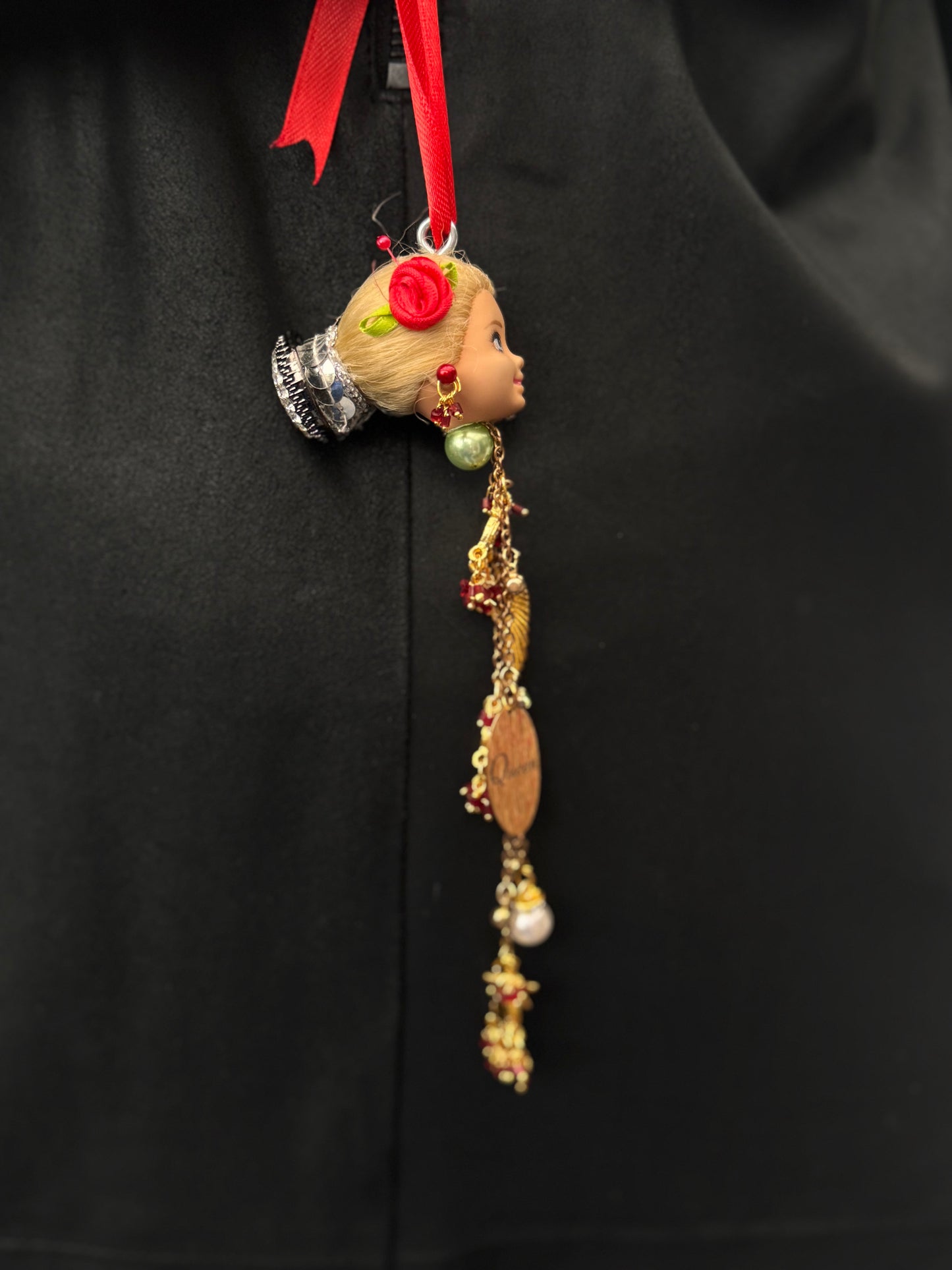 Vintage Barbie julekule «Blondine med 1,5 øyet og rød rose i håret»