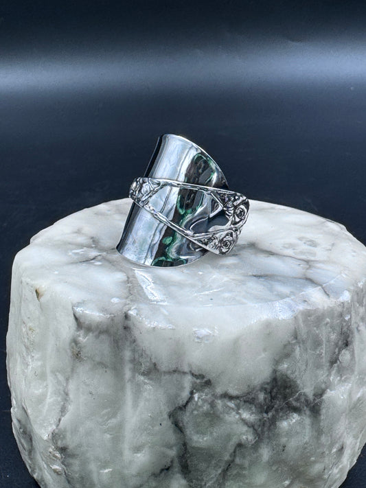 Vintage Statementring «Opphøyd rose» str 61