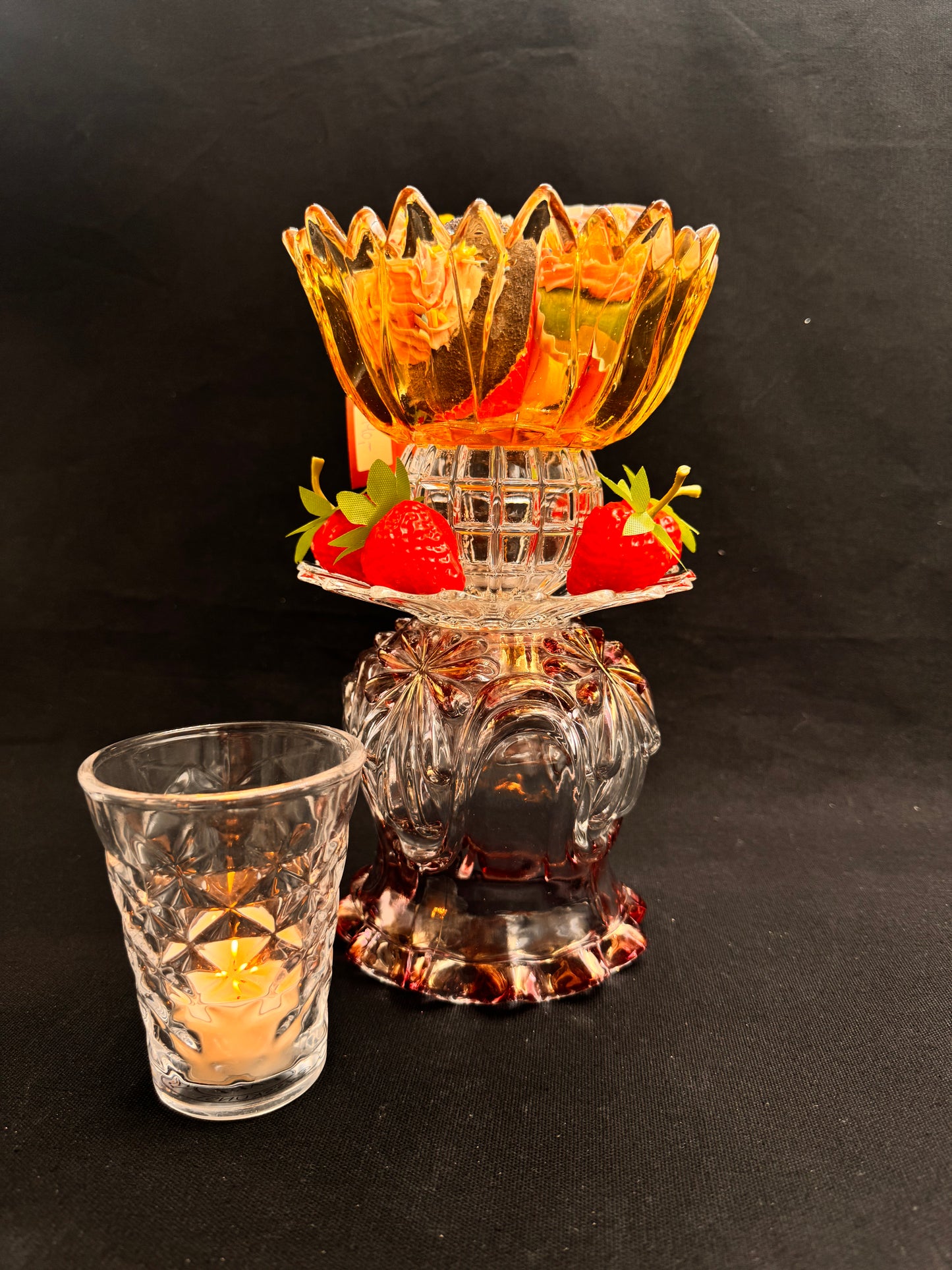 Vintage lykt i lilla og gul skål