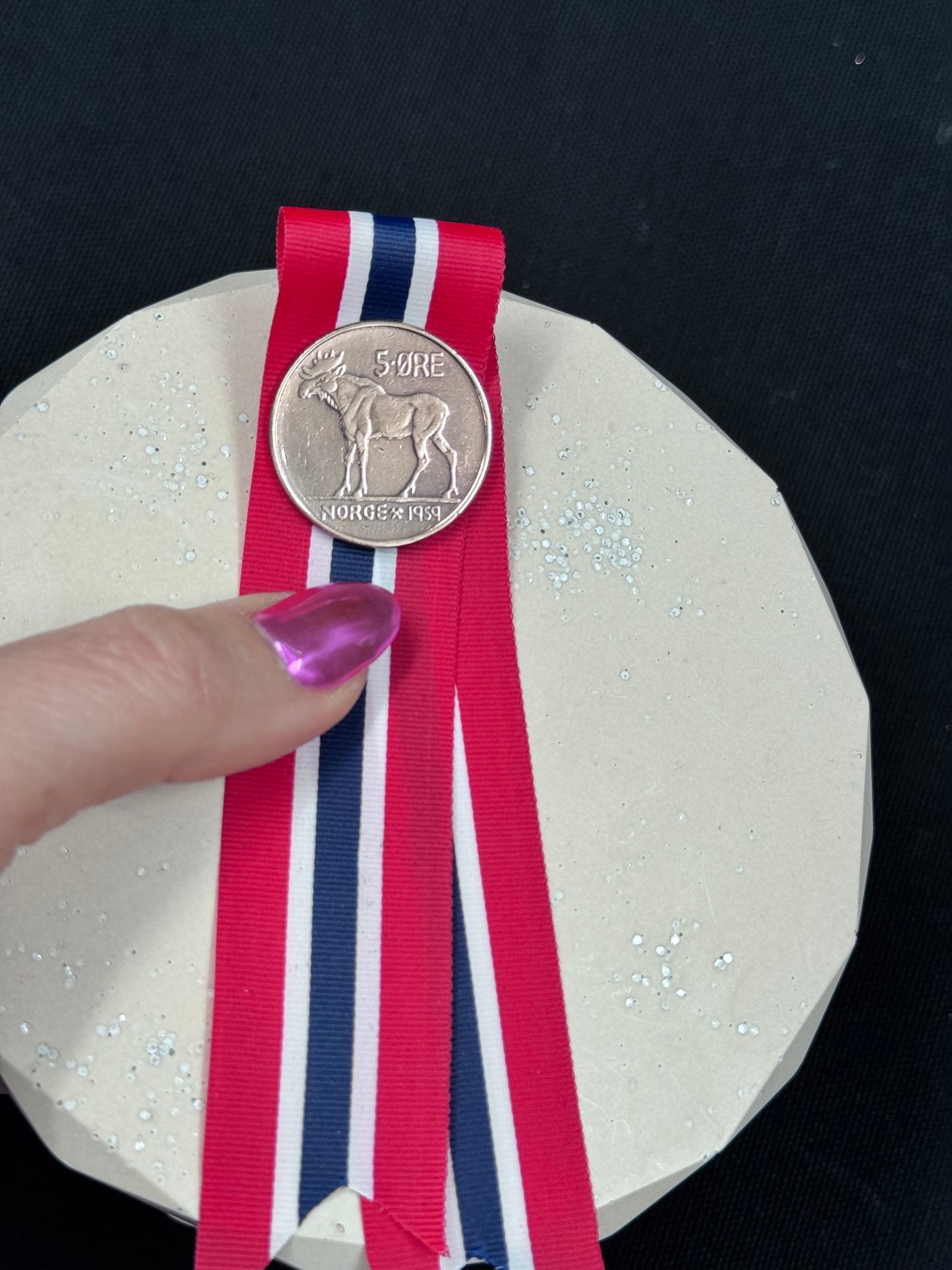 Bestilling! 3 Vintage 17 Mai sløyfe- Gammel 5 øring Elg Kobber
