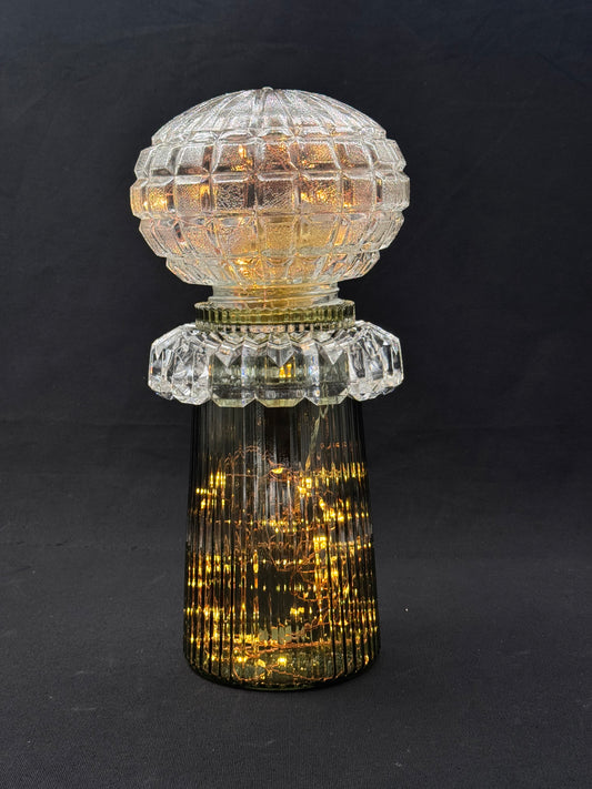 Vintage Diamantlampe lysegrønn fot og firkantet mønstret kuppel