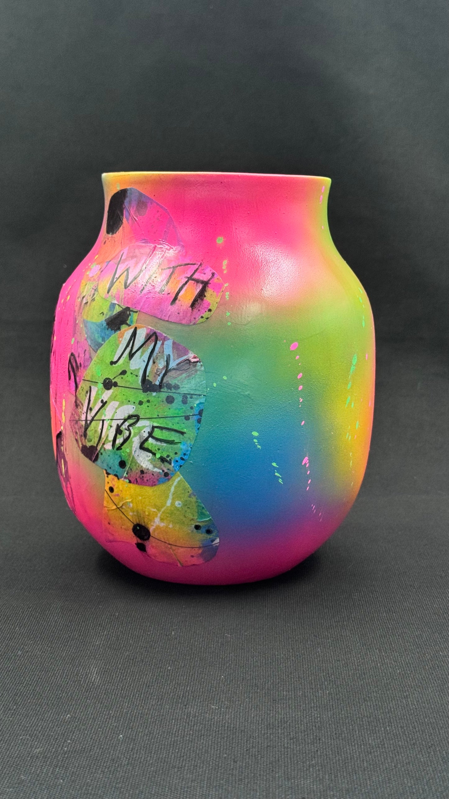 Popart neonfarget Madonna Vase