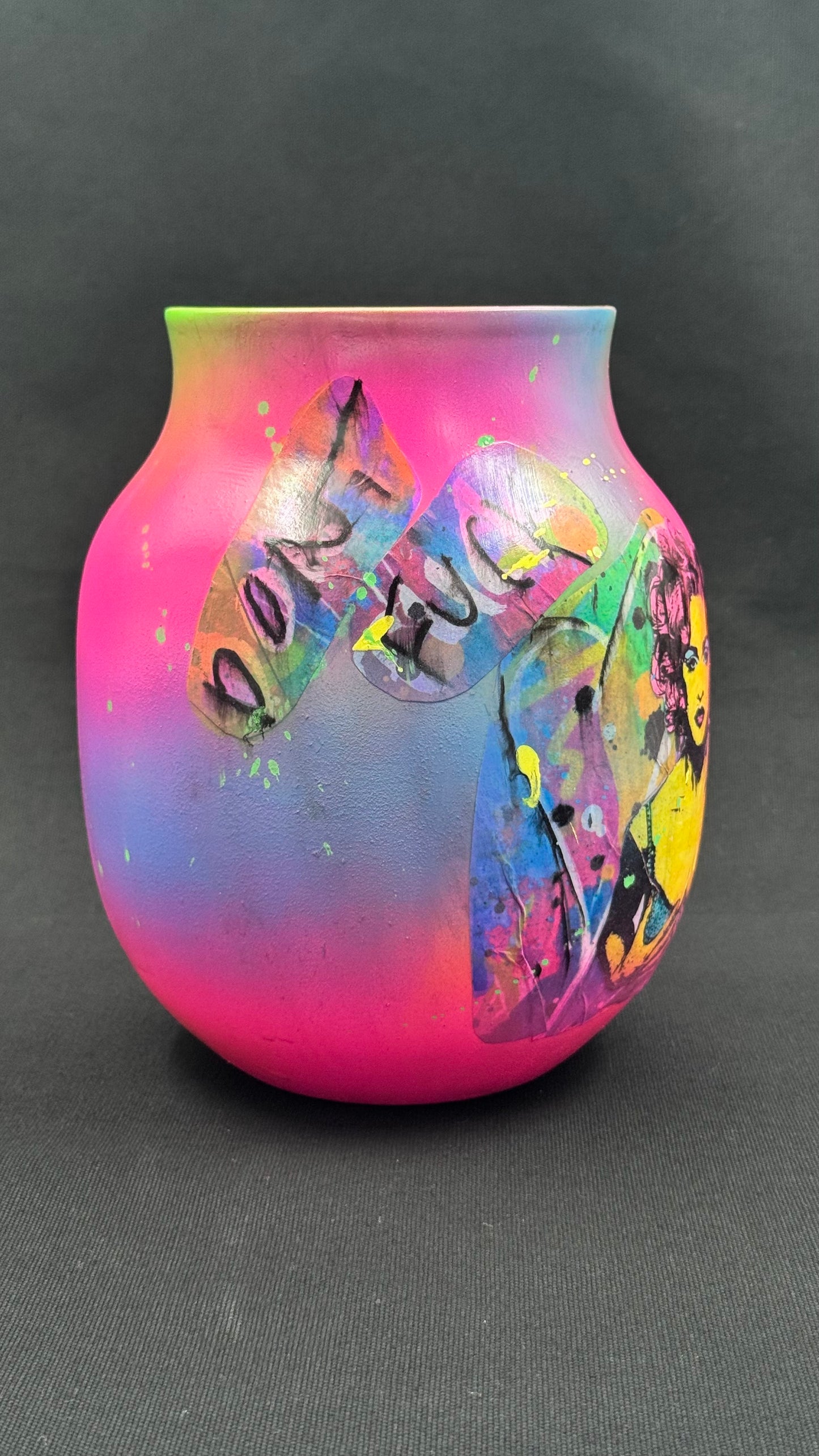 Popart neonfarget Madonna Vase