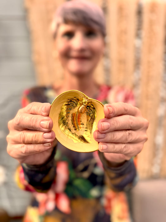 Vulvakunst Figgjo fat pastell gul og champagne perle