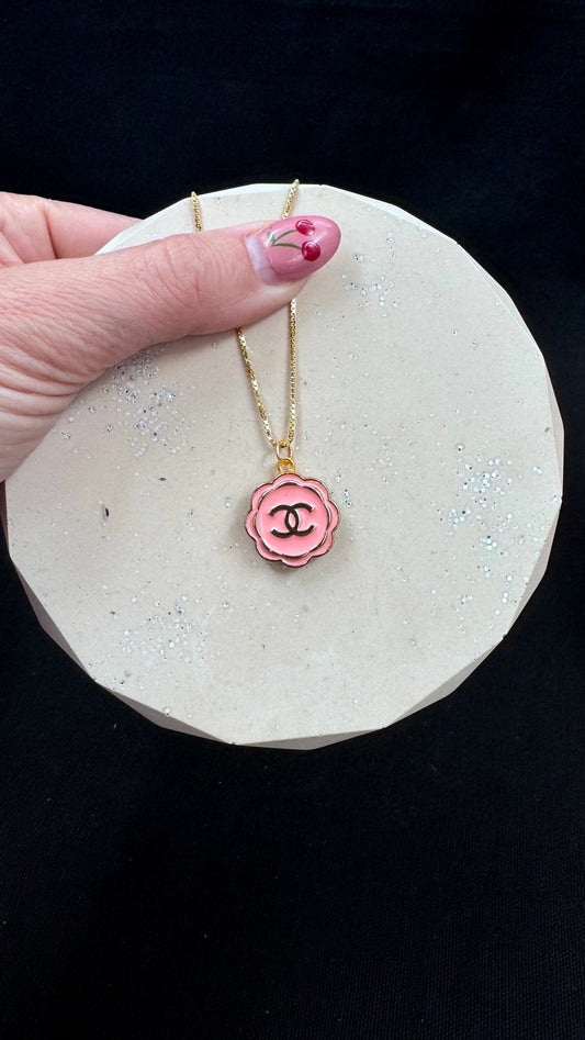 Vintage Chanel smykke gull og rosa blomst