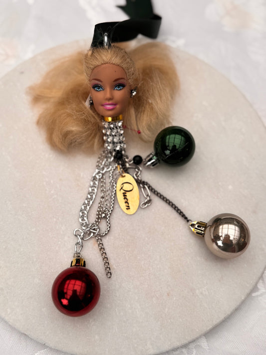 Vintage Barbie julekule «Blondine med rød rose i hestehale og diamant ørepynt»