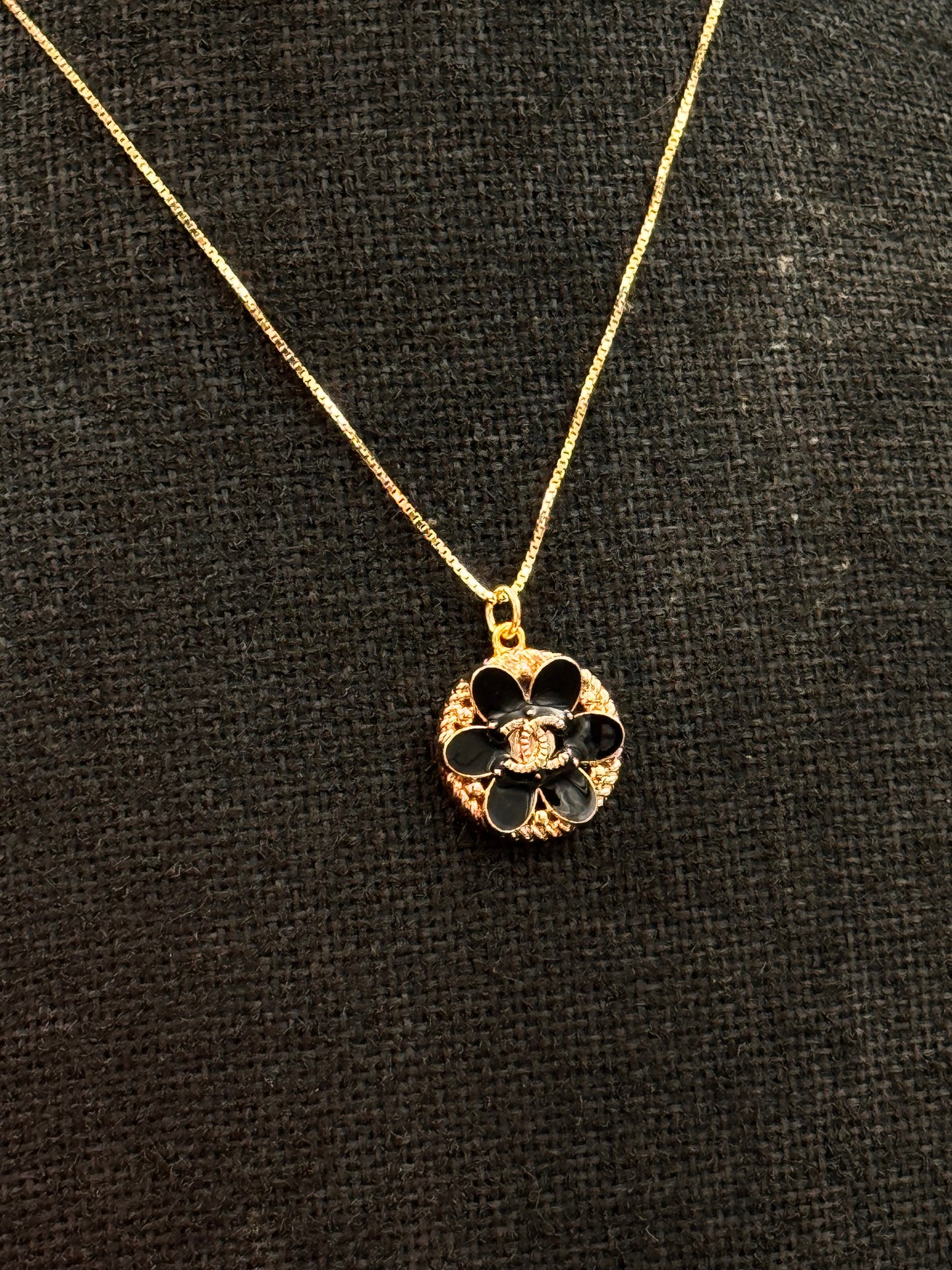 Vintage Chanel smykke svart og gull