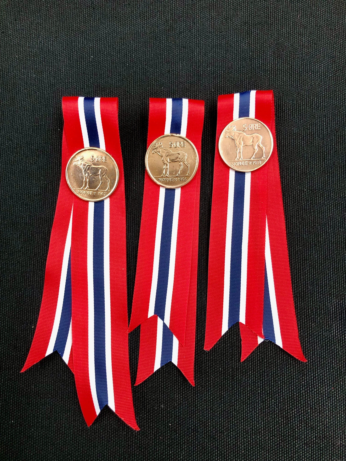 Bestilling! 3 Vintage 17 Mai sløyfe- Gammel 5 øring Elg Kobber