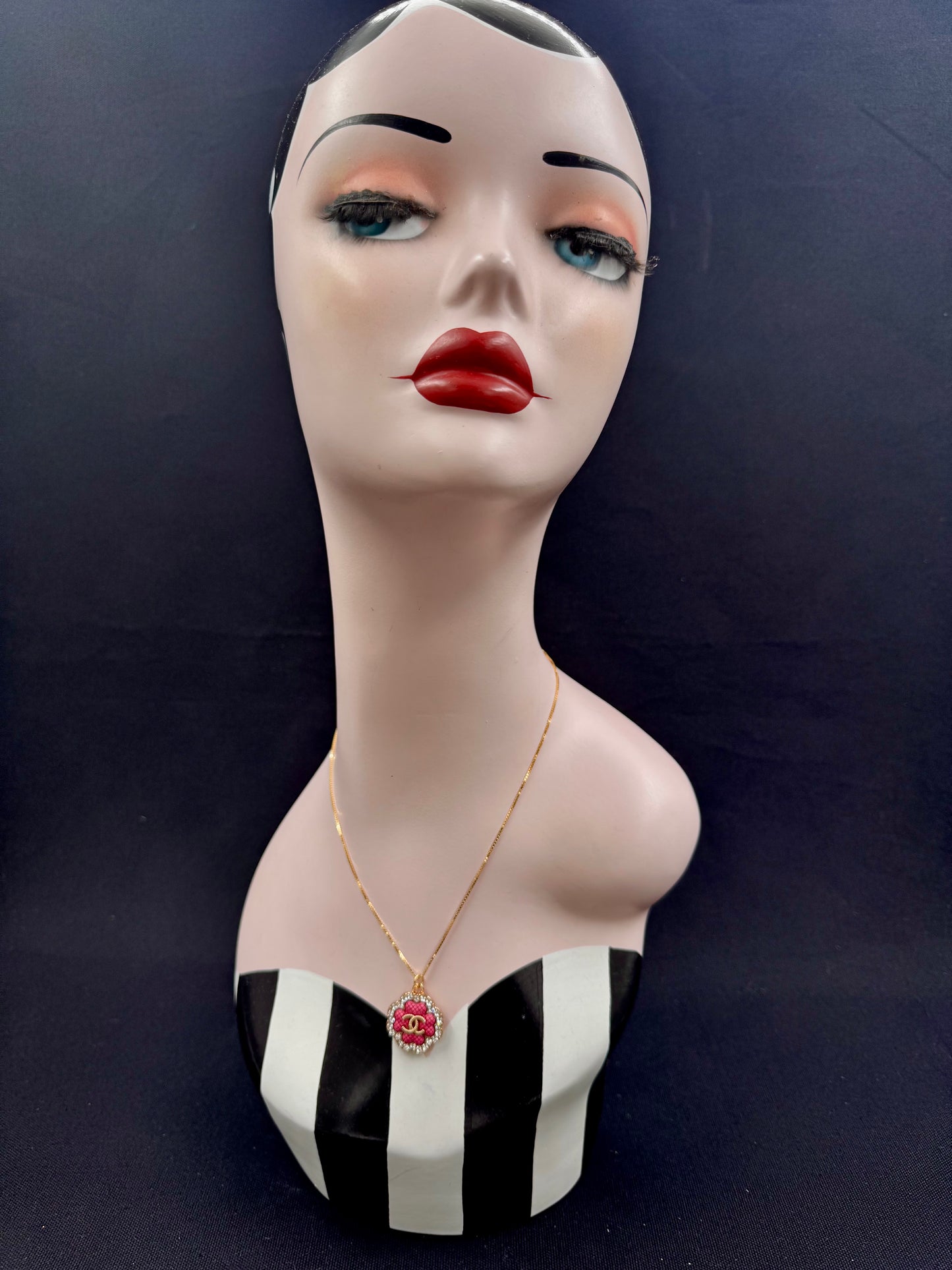 Bestiling! Vintage Chanel smykke gull og rosa blomst