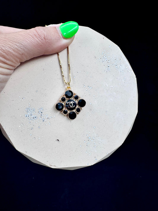 Vintage Chanel smykke gull og svart